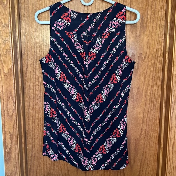 Maurices womens medium floral sleevless blouse - Picture 4 of 4
